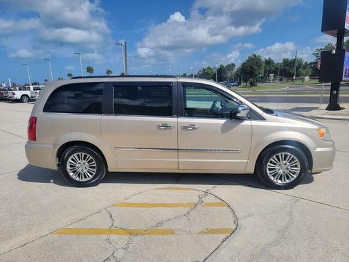 Cashmere Pearlcoat 2013 Chrysler Town & Country Touring-L
