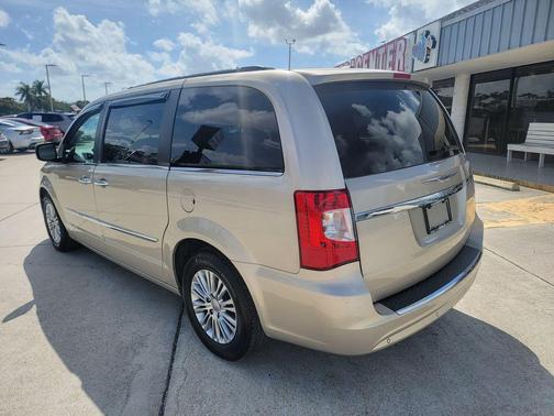 Cashmere Pearlcoat 2013 Chrysler Town & Country Touring-L