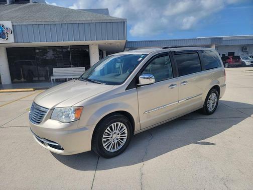 Cashmere Pearlcoat 2013 Chrysler Town & Country Touring-L
