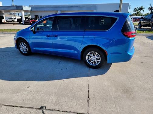 Hydro Blue Pearlcoat 2026 Chrysler Pacifica Select