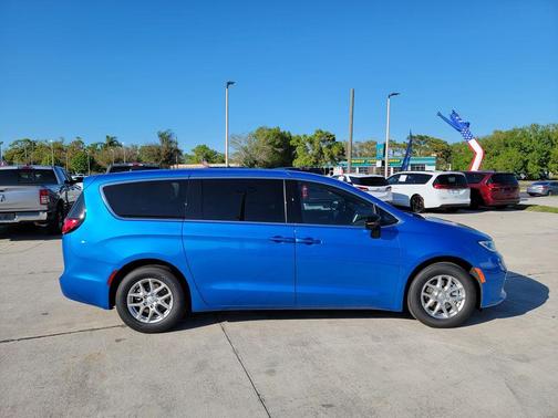 Hydro Blue Pearlcoat 2026 Chrysler Pacifica Select