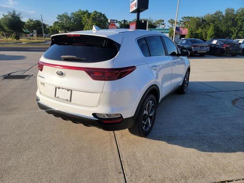 Snow White Pearl 2022 Kia Sportage LX