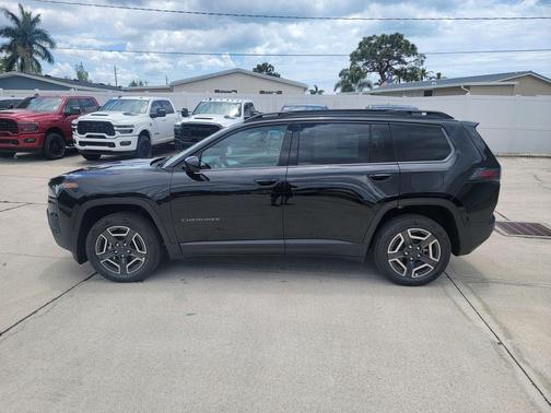 Diamond Black 2026 Jeep Cherokee LAREDO/LIMITED