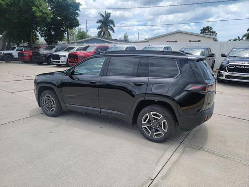 Diamond Black 2026 Jeep Cherokee LAREDO/LIMITED