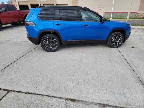 Hydro Blue Pearlcoat 2026 Jeep Cherokee Overland
