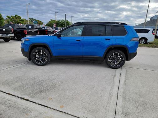Hydro Blue Pearlcoat 2026 Jeep Cherokee Overland