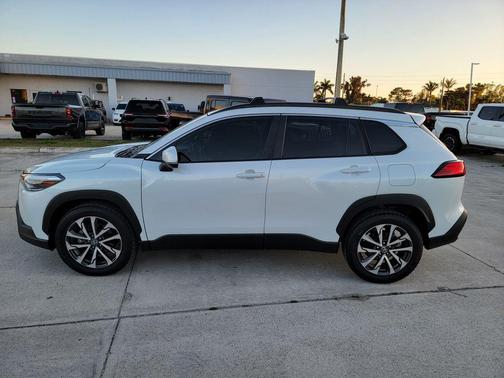 Pearl 2022 Toyota Corolla Cross XLE
