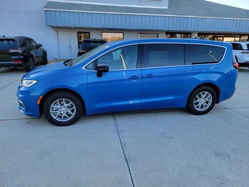 Hydro Blue Pearlcoat 2026 Chrysler Pacifica Select