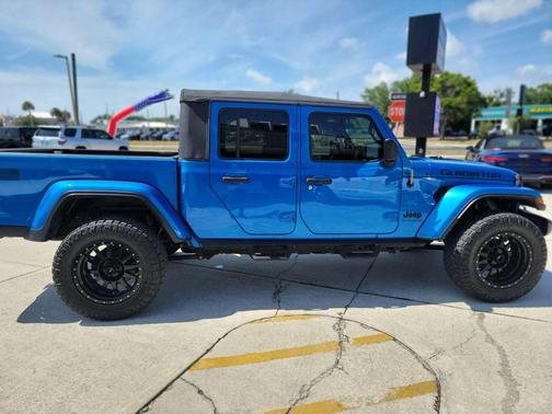 Hydro Blue Pearlcoat 2021 Jeep Gladiator Sport