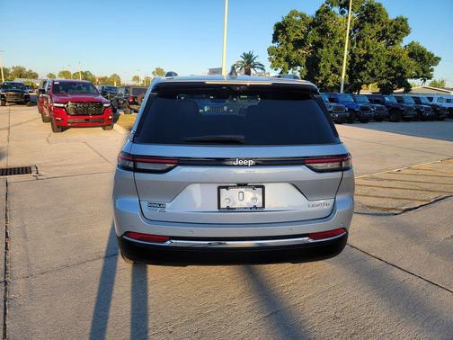 Silver Zynith 2025 Jeep Grand Cherokee Limited
