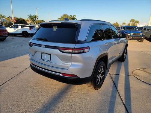 Silver Zynith 2025 Jeep Grand Cherokee Limited