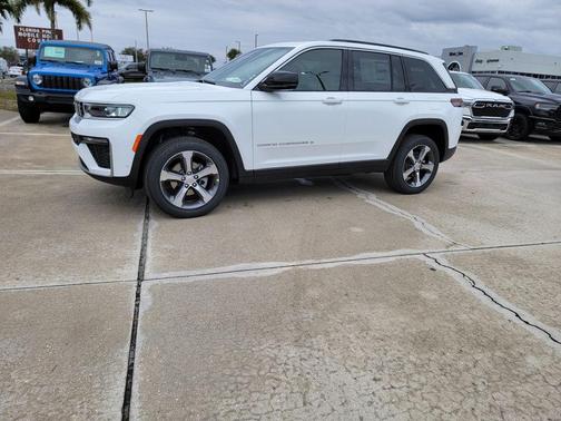 Bright White Clearcoat 2026 Jeep Grand Cherokee Limited