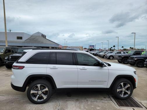 Bright White Clearcoat 2026 Jeep Grand Cherokee Limited