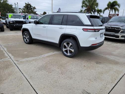 Bright White Clearcoat 2026 Jeep Grand Cherokee Limited
