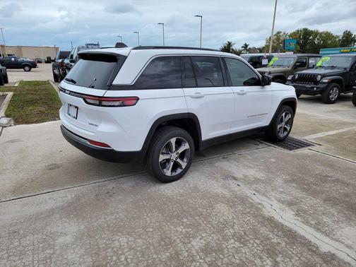 Bright White Clearcoat 2026 Jeep Grand Cherokee Limited