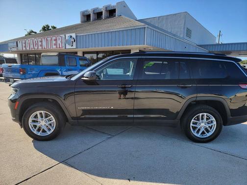 Diamond Black 2023 Jeep Grand Cherokee L Laredo