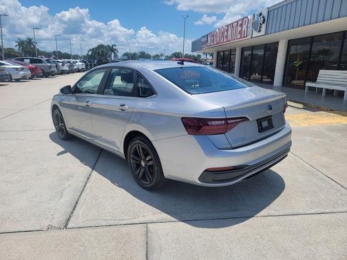 Pyrite Silver Metallic 2022 Volkswagen Jetta 1.5T SE