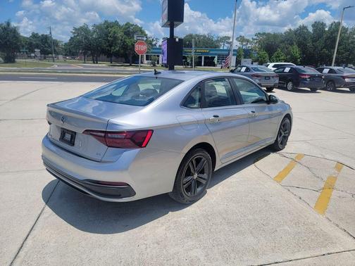 Pyrite Silver Metallic 2022 Volkswagen Jetta 1.5T SE