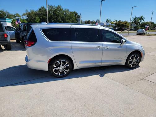 Silver Mist Clearcoat 2022 Chrysler Pacifica Pinnacle