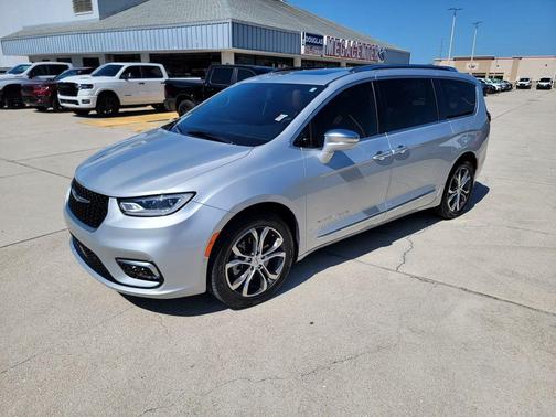 Silver Mist Clearcoat 2022 Chrysler Pacifica Pinnacle