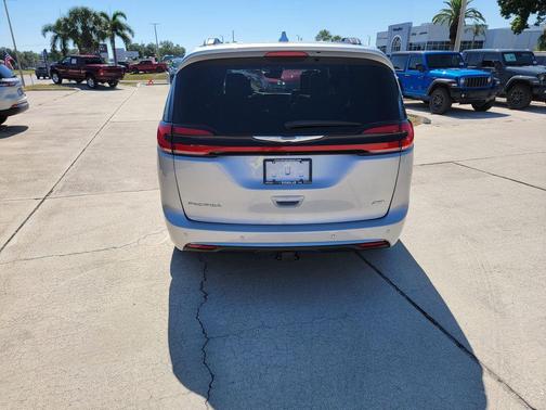 Silver Mist Clearcoat 2022 Chrysler Pacifica Pinnacle
