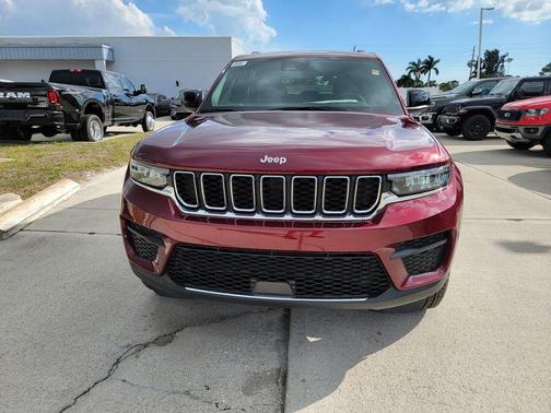Velvet Red Pearlcoat 2026 Jeep Grand Cherokee Laredo