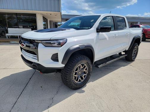 Summit White 2026 Chevrolet Colorado ZR2
