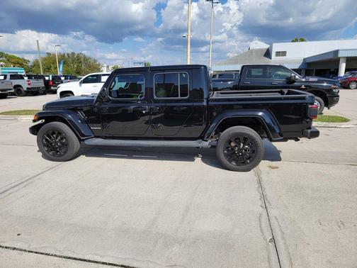 Black Clearcoat 2021 Jeep Gladiator Overland
