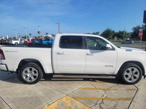 Bright White Clearcoat 2023 RAM 1500 Big Horn
