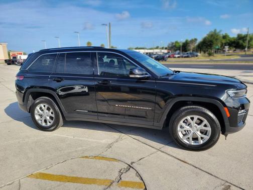 Diamond Black 2023 Jeep Grand Cherokee Limited