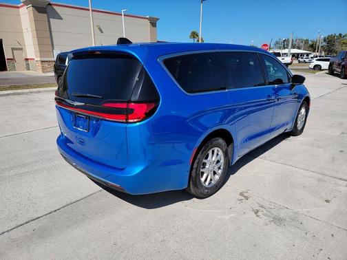 Hydro Blue Pearlcoat 2026 Chrysler Pacifica Select