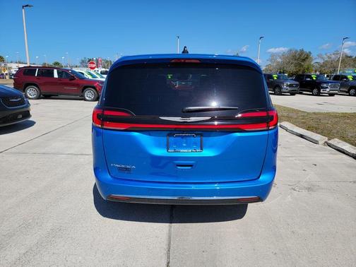 Hydro Blue Pearlcoat 2026 Chrysler Pacifica Select