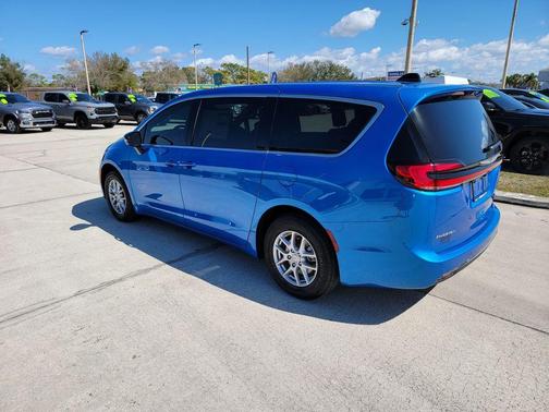 Hydro Blue Pearlcoat 2026 Chrysler Pacifica Select
