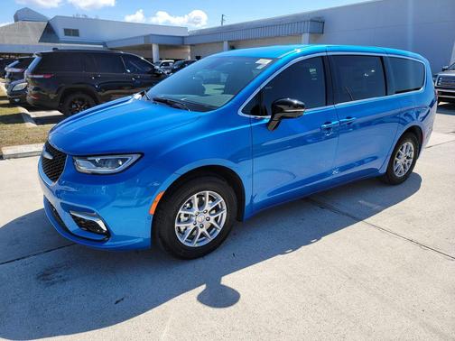 Hydro Blue Pearlcoat 2026 Chrysler Pacifica Select