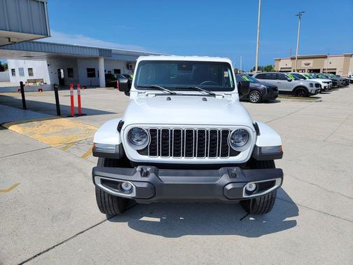 Bright White Clearcoat 2025 Jeep Wrangler Sahara