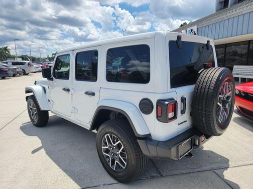 Bright White Clearcoat 2025 Jeep Wrangler Sahara