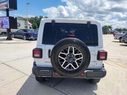 Bright White Clearcoat 2025 Jeep Wrangler Sahara