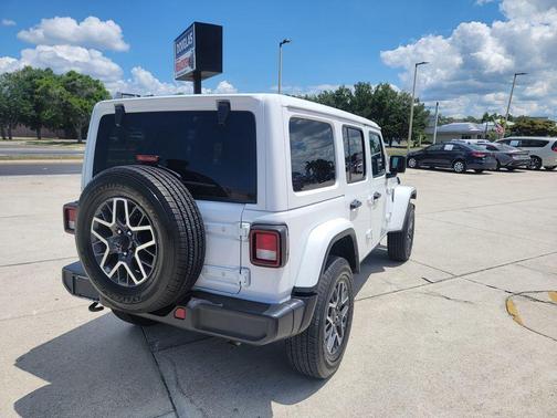 Bright White Clearcoat 2025 Jeep Wrangler Sahara