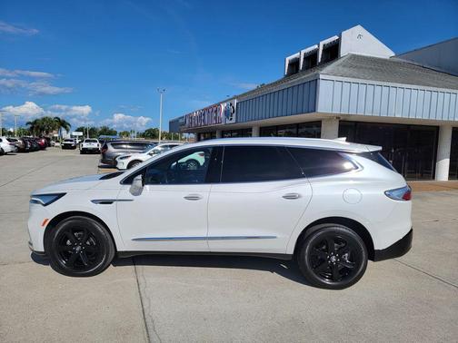 White Frost Tri-Coat 2023 Buick Enclave Essence