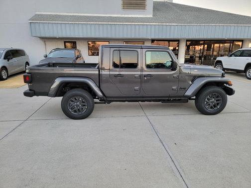 Granite Crystal Clearcoat Metallic 2026 Jeep Gladiator Sport