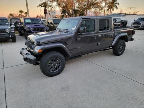 Granite Crystal Clearcoat Metallic 2026 Jeep Gladiator Sport