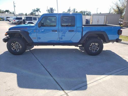 Hydro Blue Pearlcoat 2026 Jeep Gladiator Mojave