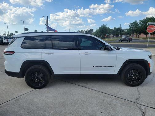 Bright White Clearcoat 2024 Jeep Grand Cherokee L Laredo