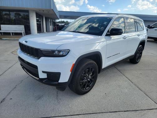 Bright White Clearcoat 2024 Jeep Grand Cherokee L Laredo