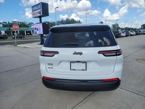 Bright White Clearcoat 2024 Jeep Grand Cherokee L Laredo