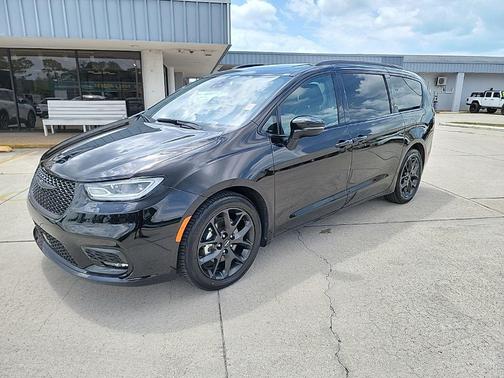 Diamond Black 2025 Chrysler Pacifica Limited