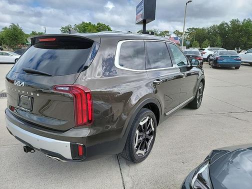 Dark Moss 2024 Kia Telluride S