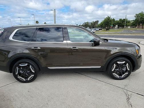 Dark Moss 2024 Kia Telluride S