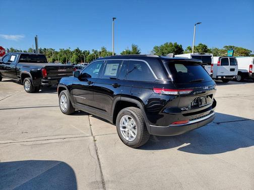 Diamond Black 2026 Jeep Grand Cherokee Laredo X