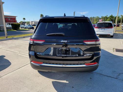 Diamond Black 2026 Jeep Grand Cherokee Laredo X